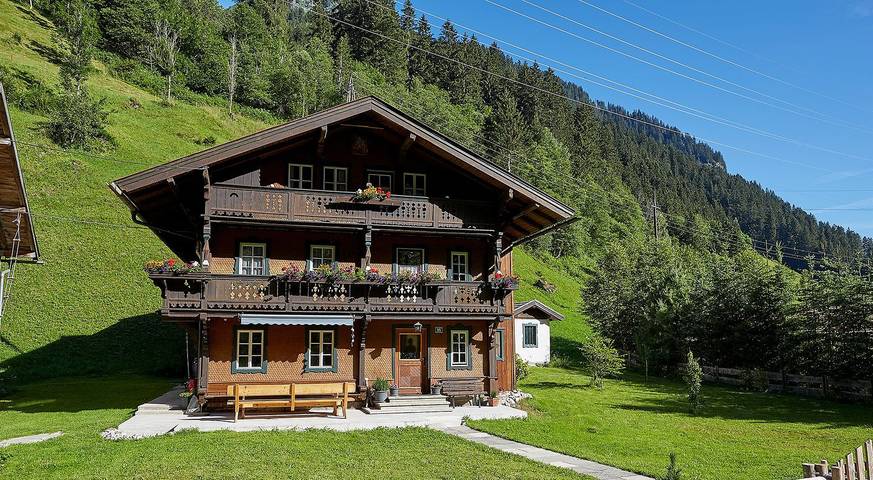 Ferienhaus für 12 Personen, mit Balkon und Terrasse sowie Sauna in Finkenberg