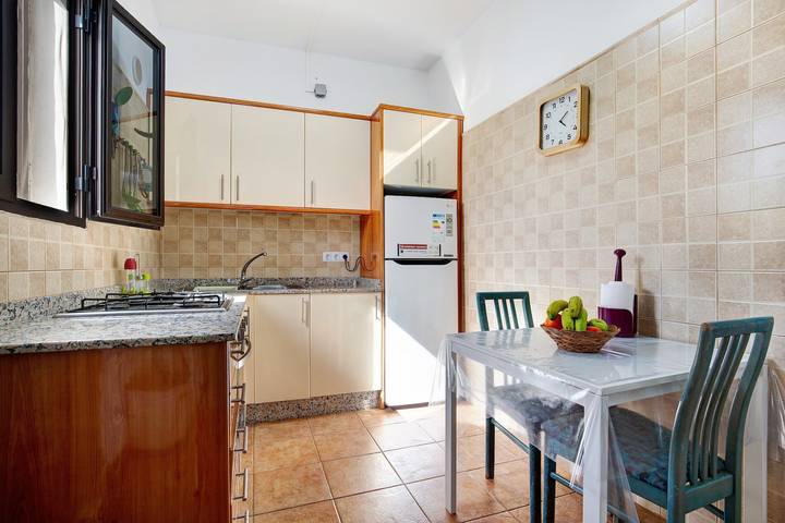 Vacation Home 'Apartamento La Solapa' with Mountain View, Shared Garden and Wi-Fi in Pájara, Fuerteventura
