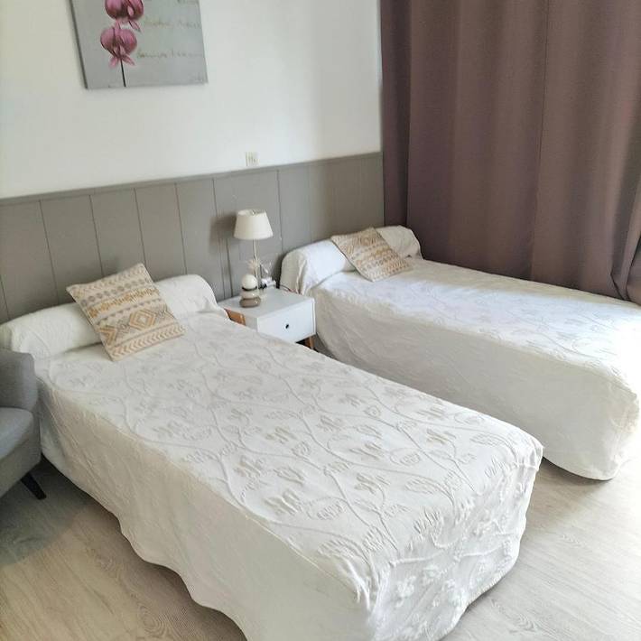 Gîte pour 2 personnes, avec Balcon ainsi que Terrasse et Vue dans Thermes des Arènes