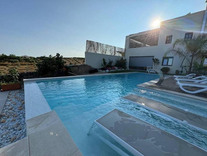 Ferienhaus für 9 Personen, mit Ausblick und Garten sowie Pool, mit Haustier - 1