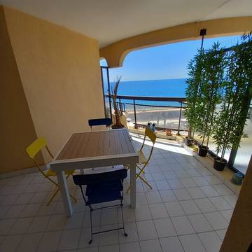 Gîte pour 8 personnes, avec balcon, adapté aux familles dans Plage Republique Frejus