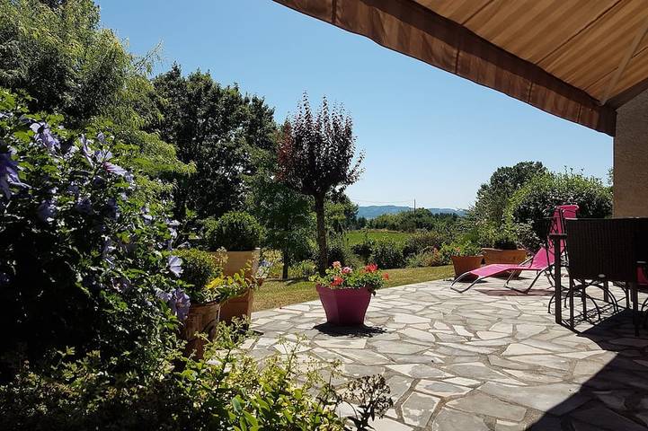 Location de vacances pour 6 personnes, avec Terrasse et Jardin à Latouille-Lentillac
