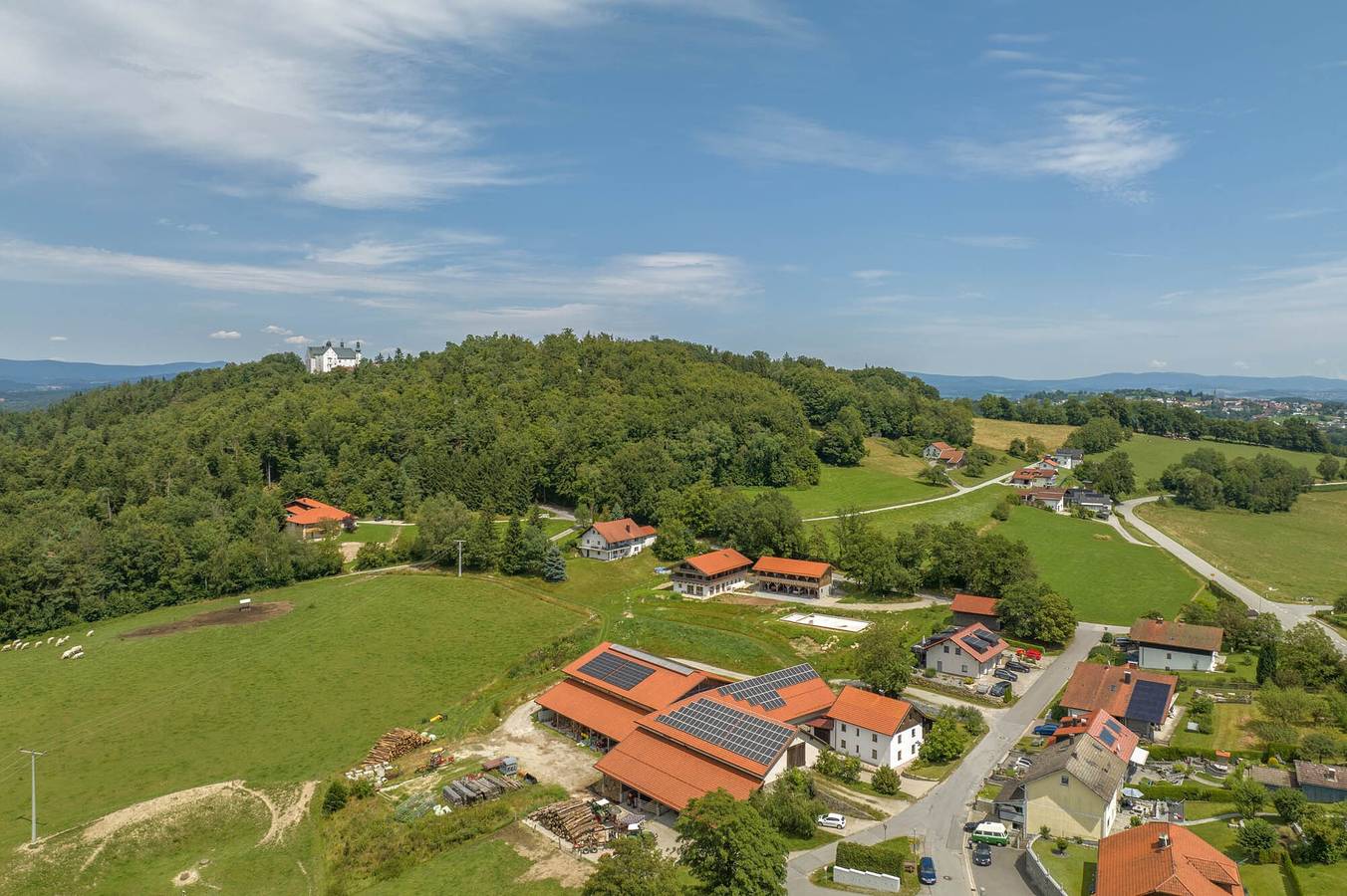 Ferienhaus 'Englburger Hof' mit privater Terrasse, privatem Garten und Wlan in Tittling, Ostbayern
