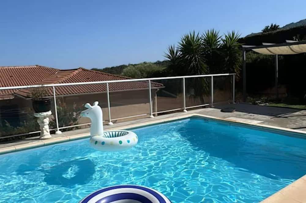 House with pool and sea view in Furiani, Capo Corso