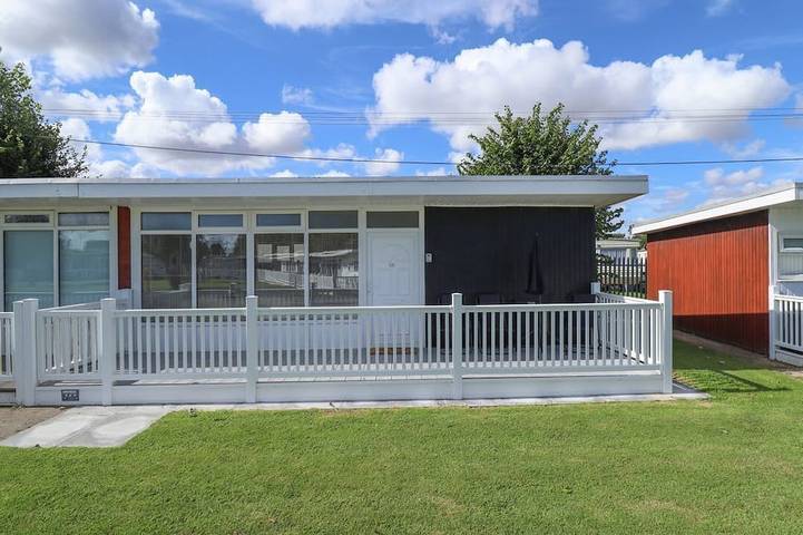 Chalet for 4 people, with garden, with pets in Chapel St. Leonards