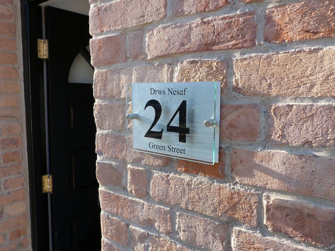 Drws Nesaf Cardiff Townhouse in Cardiff, Cardiff region