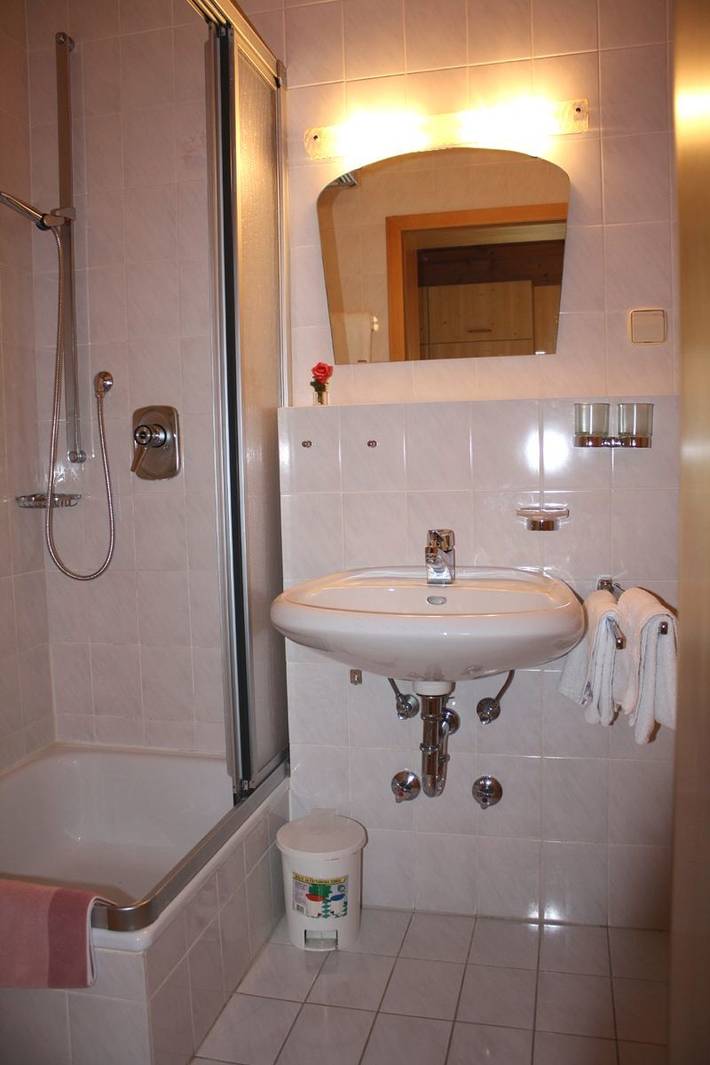 Apartamento vacacional entero, Haus Alpenlicht - (05)One-room holiday flat, 26sqm, 2 persons, 1 living/bedroom, kitchen, terrace in Reit im Winkl, Alpes Bávaros