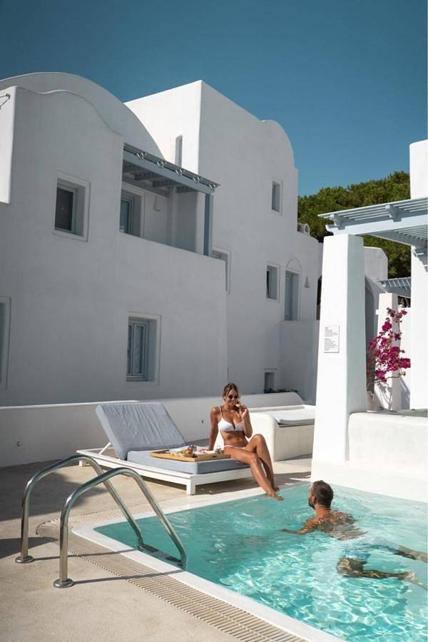 Villa pour 3 personnes, avec piscine ainsi que terrasse et jacuzzi à Thera