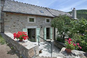 Gîte pour 6 personnes, avec terrasse dans Allenc