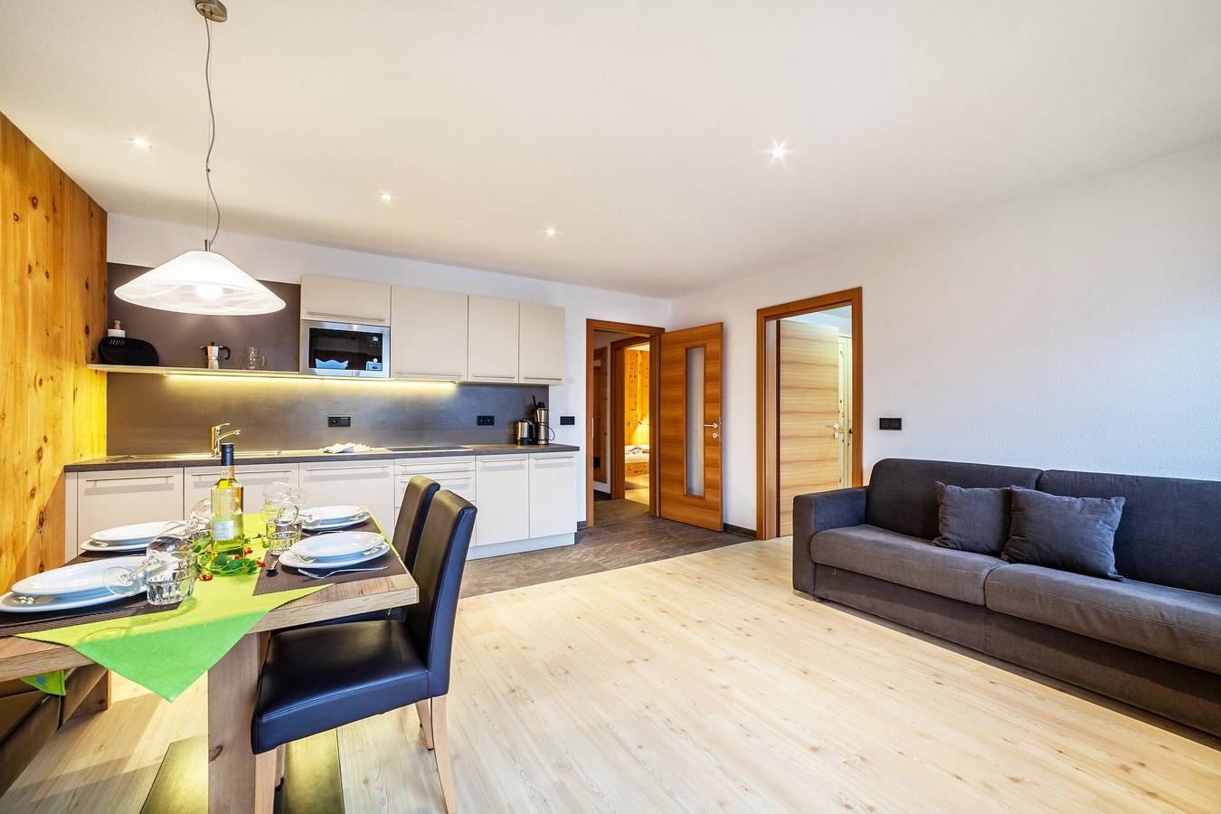 Ganze Wohnung, Familienfreundliche Ferienwohnung 'Residence Kalchgruberhof Bergzirbe' mit Seeblick und Wlan in St. Walburg (Ulten), Ulten