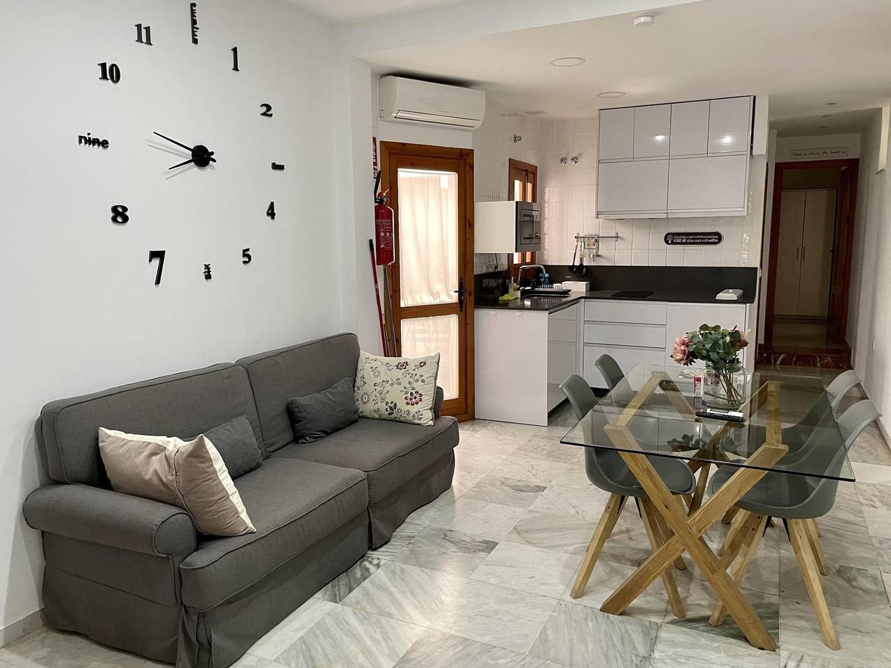 Appartamento intero, Unique Apartment in Córdoba's Historic Jewish Quarter, 5-Min Walk to Mosque-Cathedral in Distrito Centro (Córdoba), Cordoba