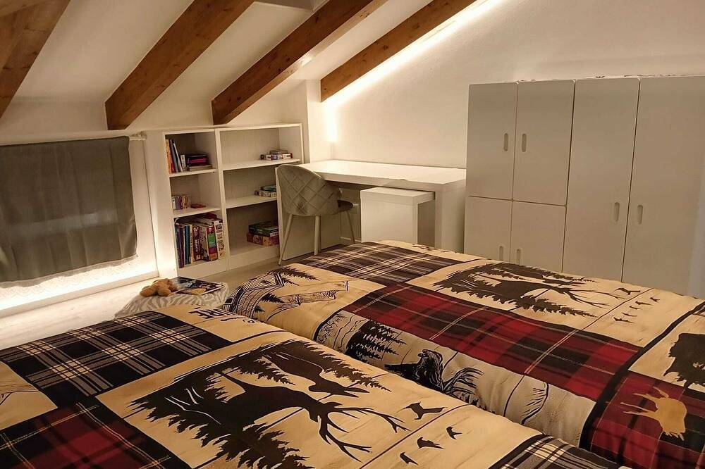 Appartamento intero, Elegante mansarda con vista Dolomiti, relax e natura a Levico Terme. in Levico Terme, Lago di Caldonazzo