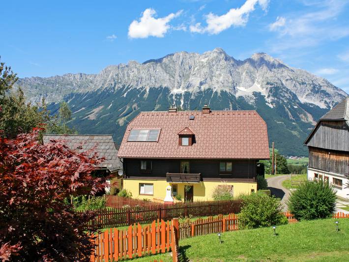 Ferienhaus für 10 Personen, mit Balkon und Terrasse sowie Garten