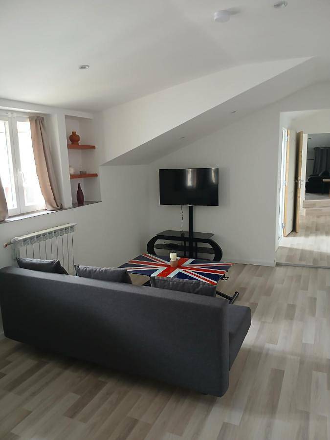 Appartement entier, Two-Bedroom Apartment in Pierrefitte-sur-Seine, Seine-Saint-Denis