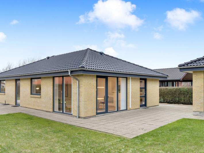 Ferieudlejning for 4 personer, med Terrasse og Have i Esbjerg