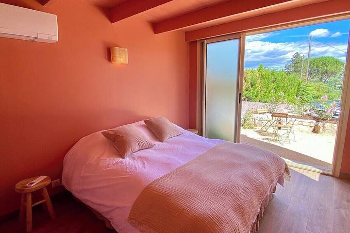 Maison Pour 12 Personnes, 5 ch, 1ha de Terrain Sans Vis-à-vis, Piscine Chauffée in Ruoms, Ardèche
