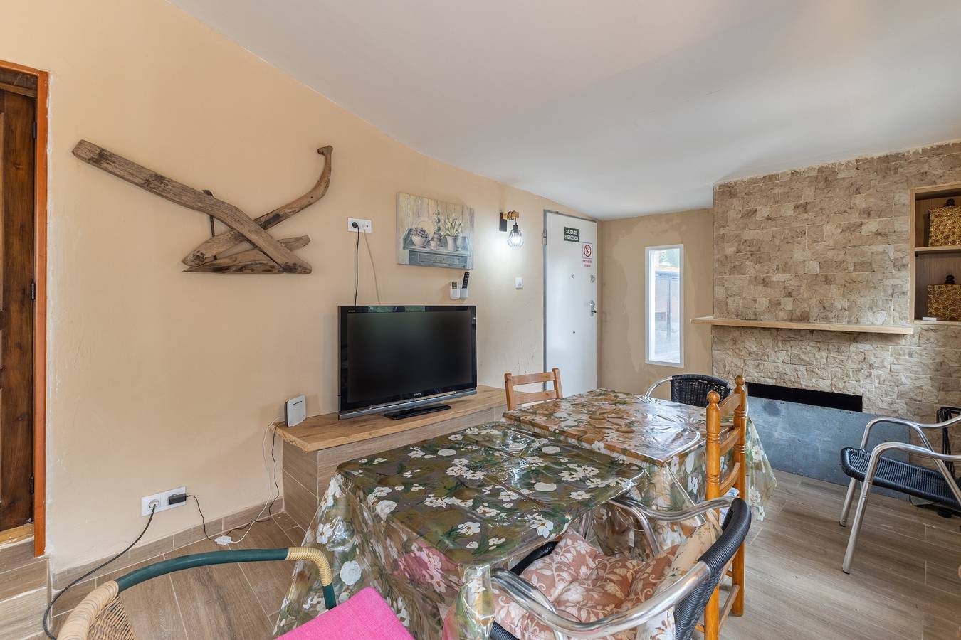 Casa rural 'Casira San Martín' con vistas al lago, piscina privada y Wi-Fi in San Martín de Valdeiglesias, Provincia de Madrid