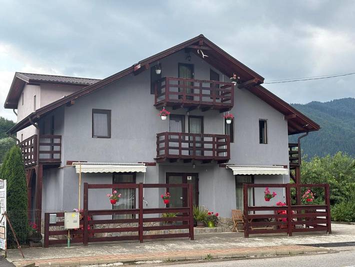 Maison d’hôte pour 2 personnes, avec Balcon ainsi que Terrasse et Vue dans Bicaz