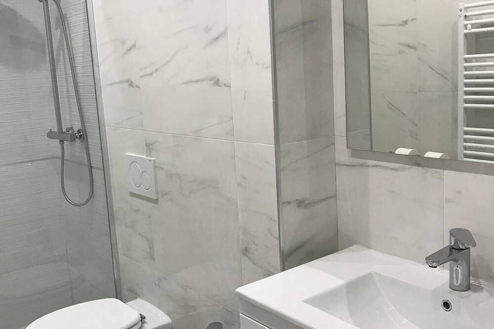 Modern Apartment With Lake View in Molveno, Brentagruppe