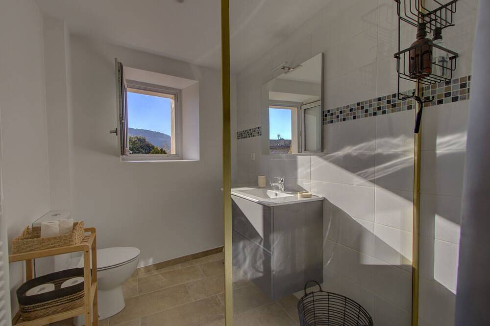 Renovated Village House with Courtyard – Heart of Saint-Paul-Trois-Châteaux in Saint-Paul-Trois-Châteaux, Nyons region