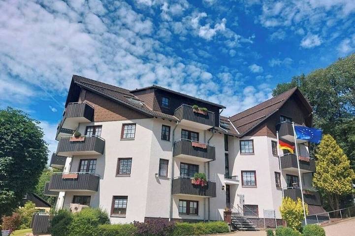 Gipfelglück vacation apartment with distant view and beach chair