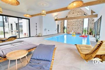 Gîte pour 10 personnes, avec jardin et piscine à Pluméliau