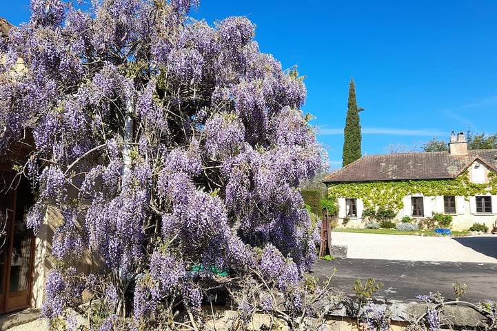 Gîte pour 7 personnes, avec terrasse et jacuzzi ainsi que piscine et jardin