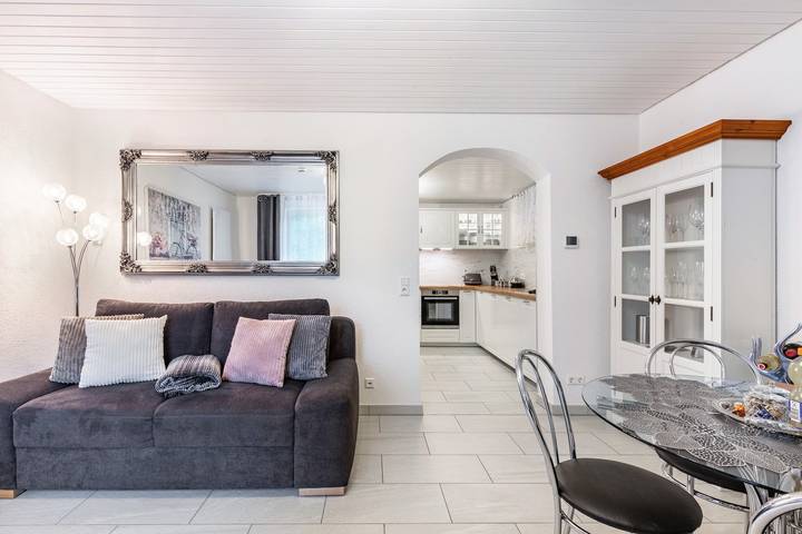 Appartamento intero, Appartamento di vacanza "Pension Waldblick" con terrazza privata, giardino in comune e Wi-Fi in Heidenheim, Circondario di Heidenheim