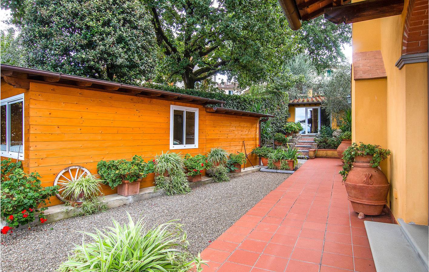 Geräumige 2BR Wohnung mit AC, Parkplatz, Garten & WiFi - 2km von der Stadt in Carmignano, Prato Provinz