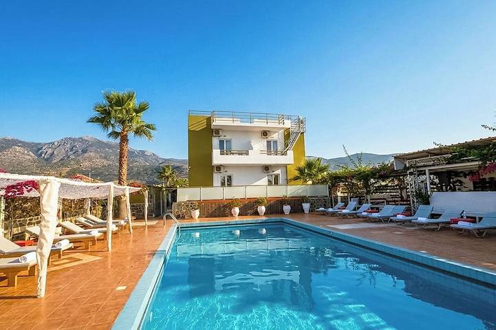 Ferienhaus für 24 Personen, mit Garten und Balkon sowie Pool