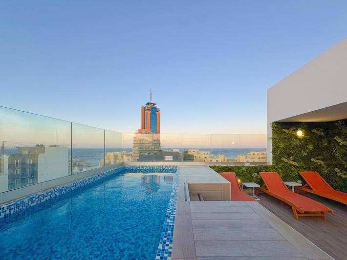 Hôtel pour 2 personnes, avec balcon ainsi que vue et piscine