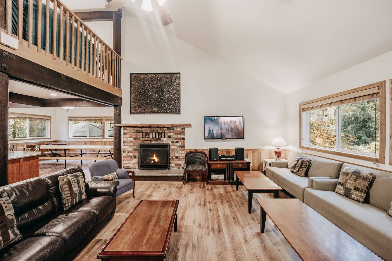 Mt Baker Lodging Cabin 3 ist eine sehr große Hütte auf einem Grundstück in Mount Baker-Snoqualmie Nationalwald