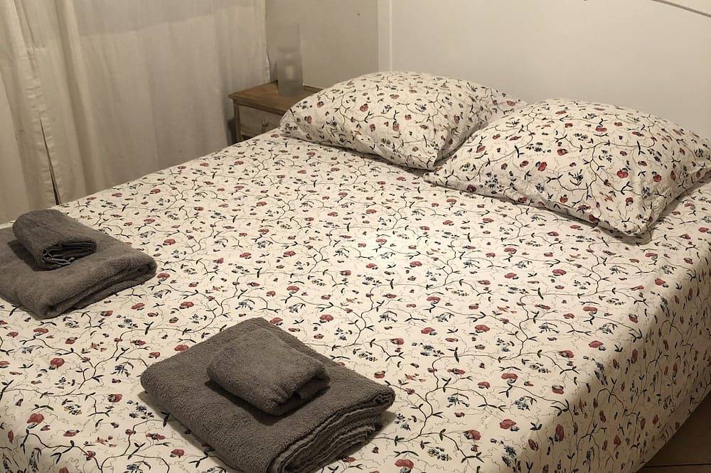 Gite 4 people with private pool in the countryside in Roquecor, Quercy
