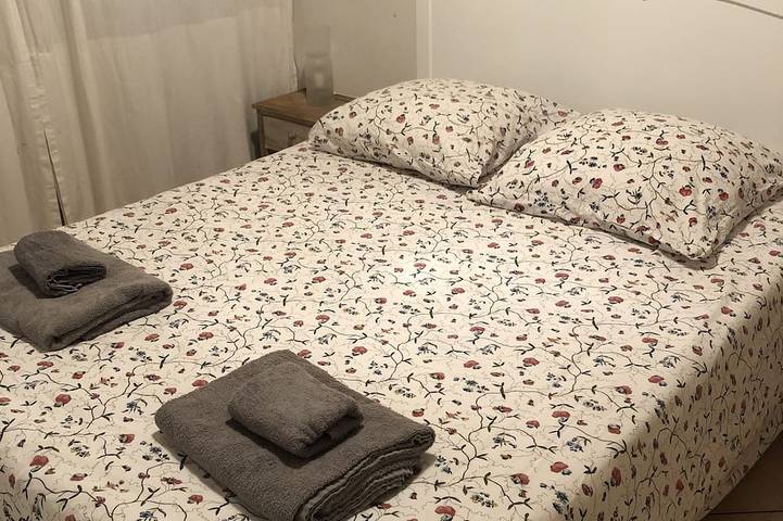 Gîte pour 4 personnes, avec jardin et terrasse à Roquecor - 4