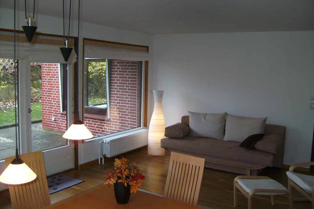 Apartamento entero, 4 - **** apartamento, amplio jardín y una terraza con una silla de playa; Zona tranquila in Heiligenhafen, Distrito de Holstein Oriental