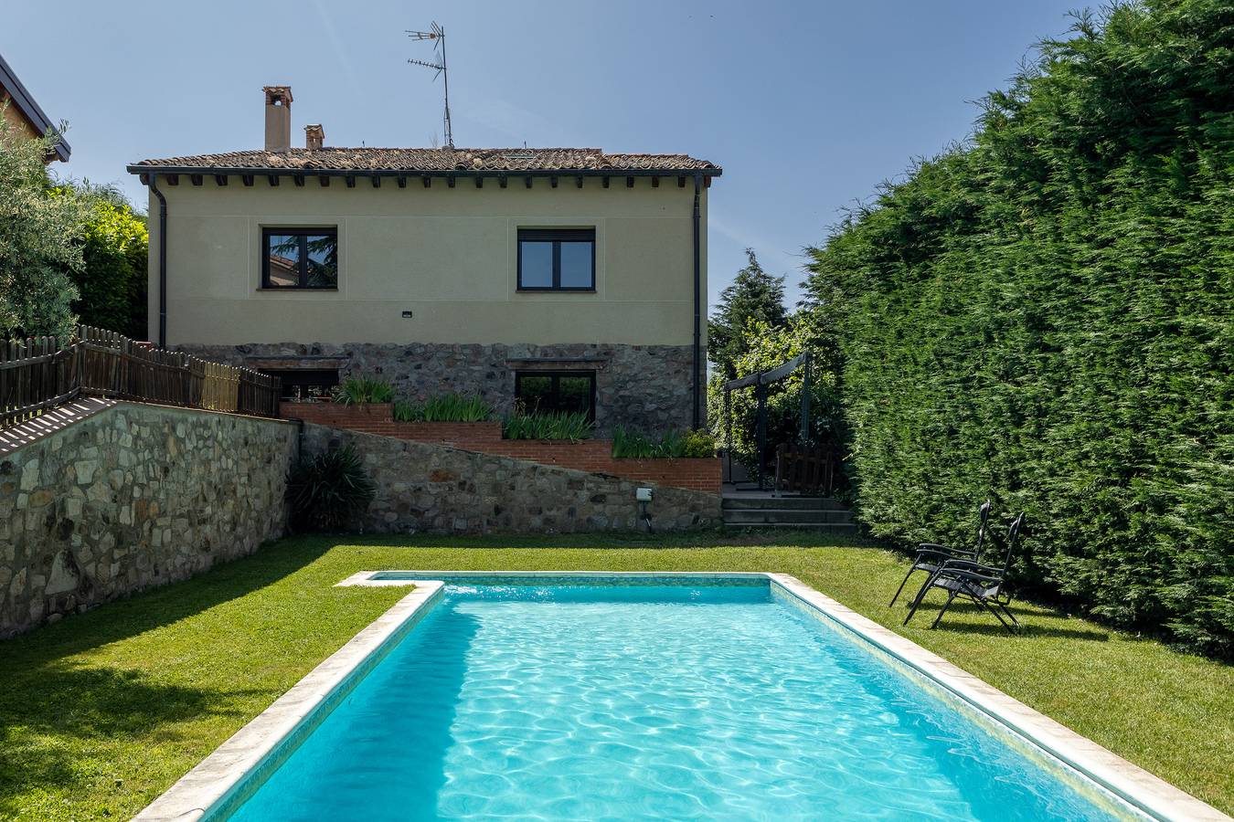 Villa 'Arboleda' mit Bergblick, privatem Pool und Wi-Fi in La Losa, Segovia Provinz