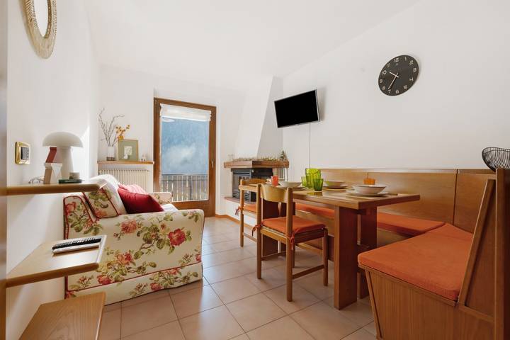 Entire apartment, La Finestra sui Monti – Apartment with Terrace and Dolomiti di Brenta View in Breguzzo, Sella Giudicarie