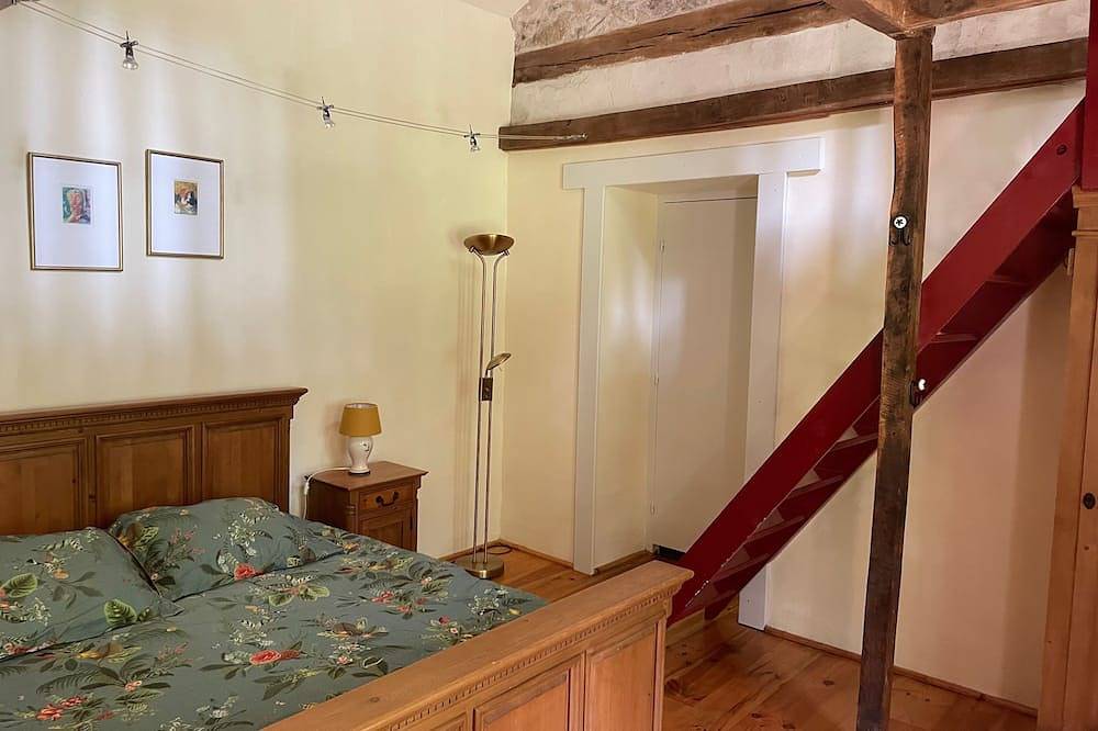 Gîte Anémone bij Villa Mortaise Gîtes in de Bourgogne in Lucenay-l'Évêque, Région d'Autun