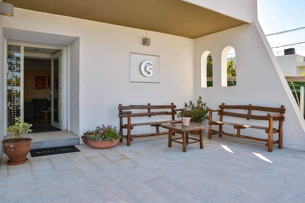 Apartments complex is the ideal place for family accommodation in Crete, in Stalida, Iraklio-Heraklio region