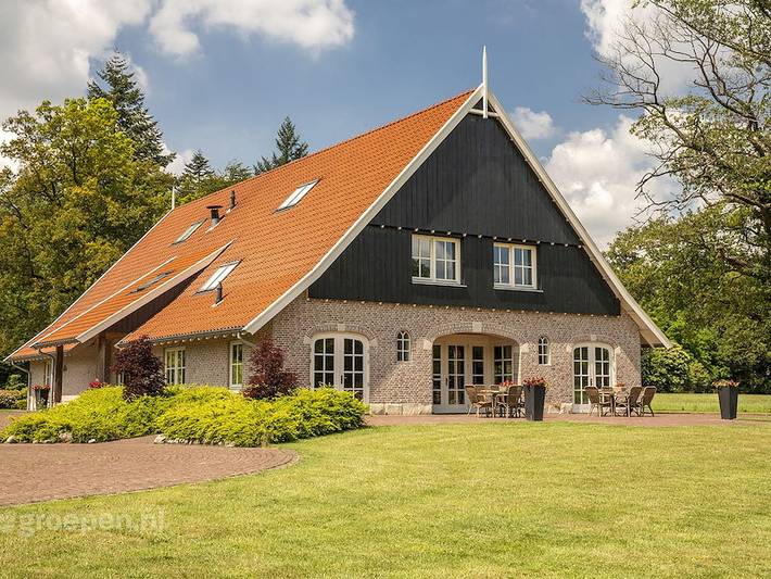 Ferienhaus für 45 Personen, mit Balkon/Terrasse und Whirlpool sowie Terrasse und Sauna in Losser