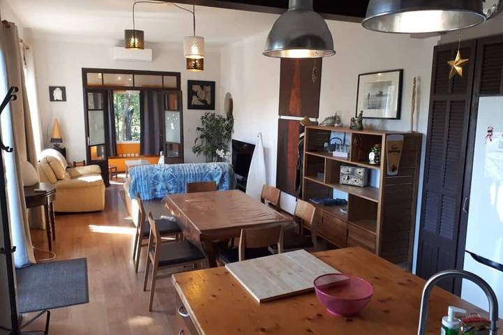 Casa con aire acondicionado, jardín y piscina en paz, a 5 minutos a pie de Plagles & Trade in Les Sablettes, La Seyne-sur-Mer