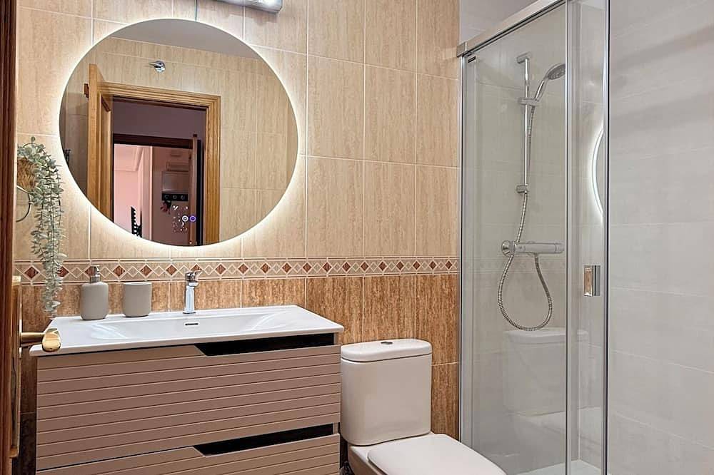 Apartamento entero, Apartamento Hórreo en centro de Cangas con terraza y vistas a las montañas. in El Puente, Cangas de Onís