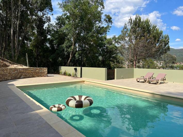 Casa vacanze 'A Casa Da Lomba' con vista sul fiume Douro e sui monti, Wi-Fi e aria condizionata in Distretto di Porto