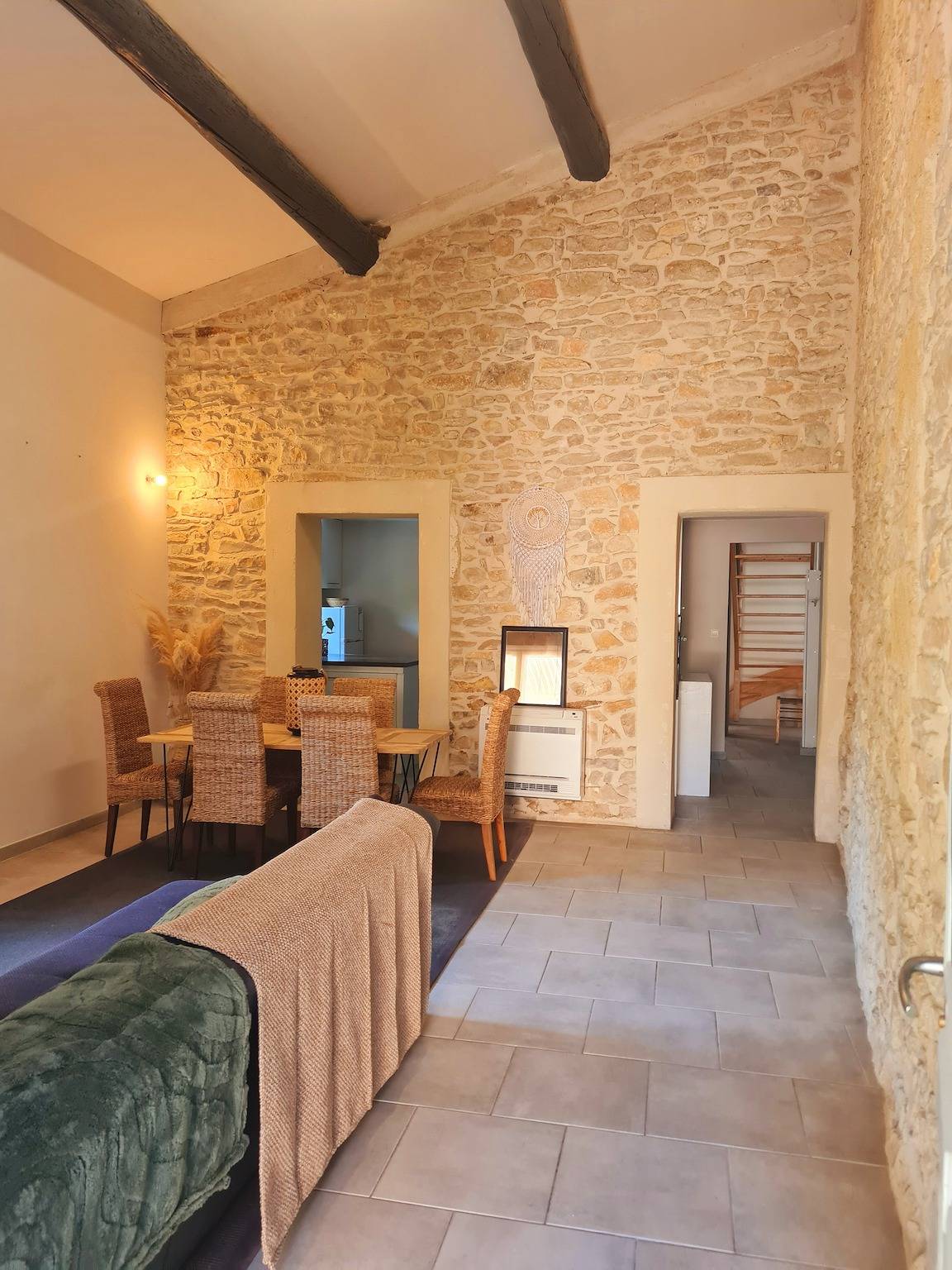 Gîte Authentique avec Terrasse et Jardin Privatif en Languedoc in Bernis, Côte méditerranéenne (France)
