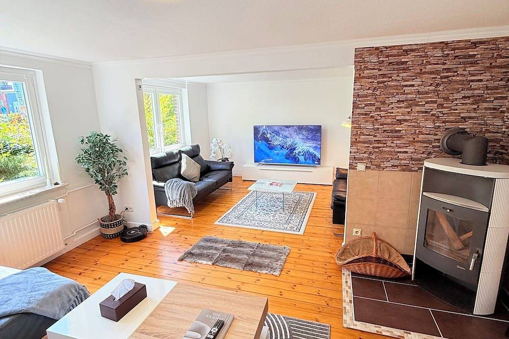 Modernes Ferienhaus mit Sauna, Kamin & Billard - nah am See in Klein Rönnau, Kreis Segeberg