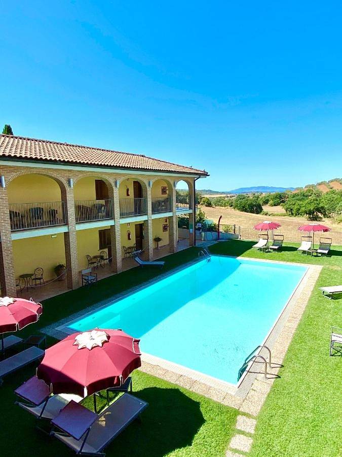 Hôtel pour 2 personnes, avec jacuzzi ainsi que piscine et jardin