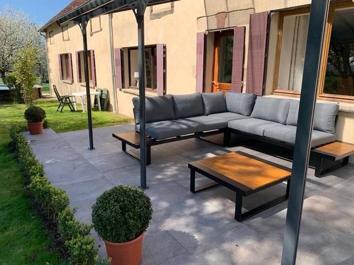 Location de vacances pour 9 personnes, avec piscine ainsi que vue et jardin, animaux acceptés à Ygrande - 2