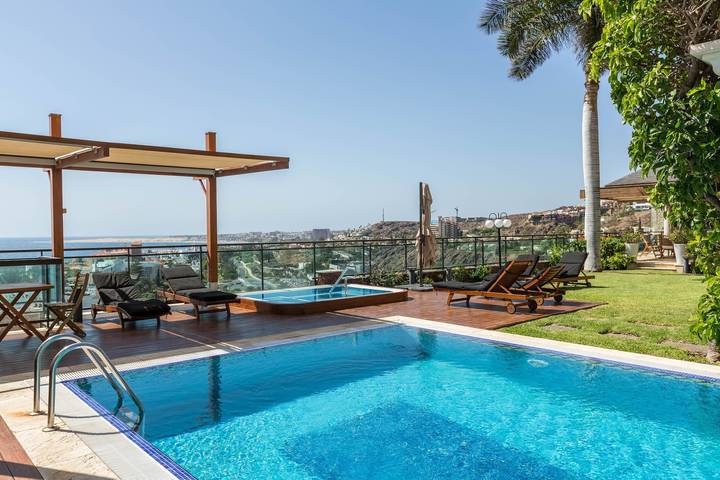 Villa "Albella" con vistas al mar, jardín, terrazas, piscina, bañera de hidromasaje y gimnasio in San Agustín , San Bartolomé de Tirajana