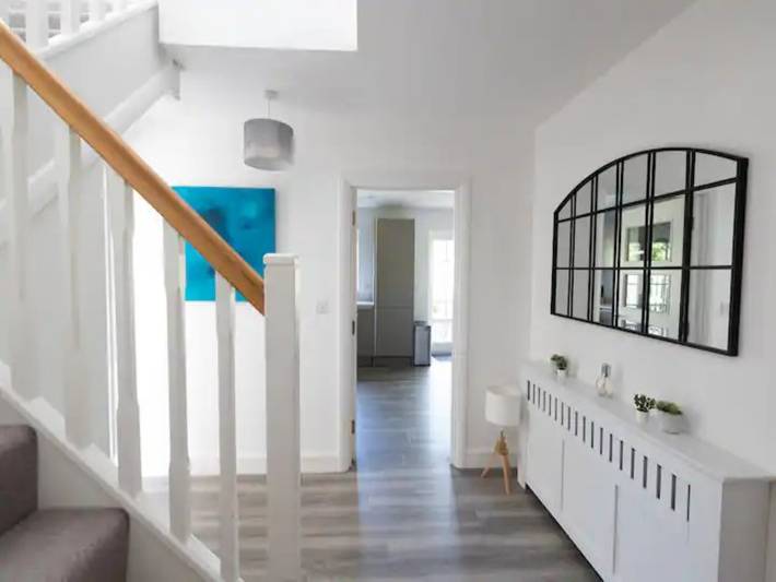 Bright & Spacious Chilterns Hideaway - Pass the Keys in Bledlow-cum-Saunderton, Chiltern Hills