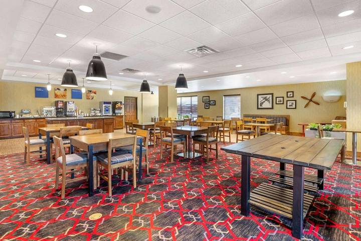 Hôtel pour 2 personnes, avec piscine et jacuzzi, animaux acceptés à Minot - 4